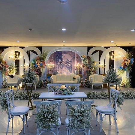 Utc Hotel Semarang Exterior photo