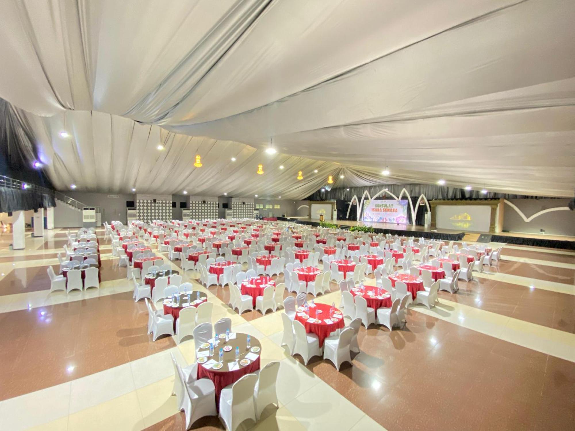 Utc Hotel Semarang Exterior photo